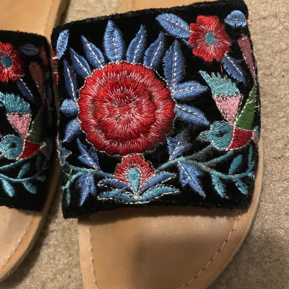 Sandals - Picture 2 of 4